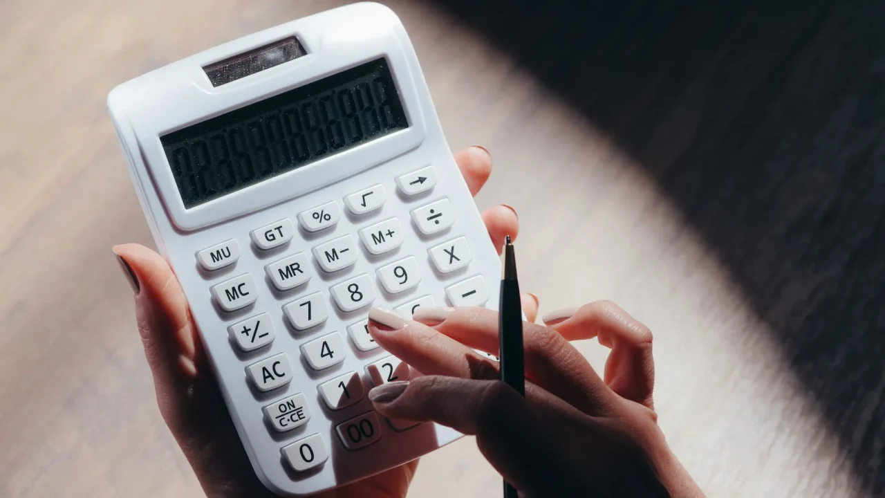 How Much Does An Accountant Make A Year