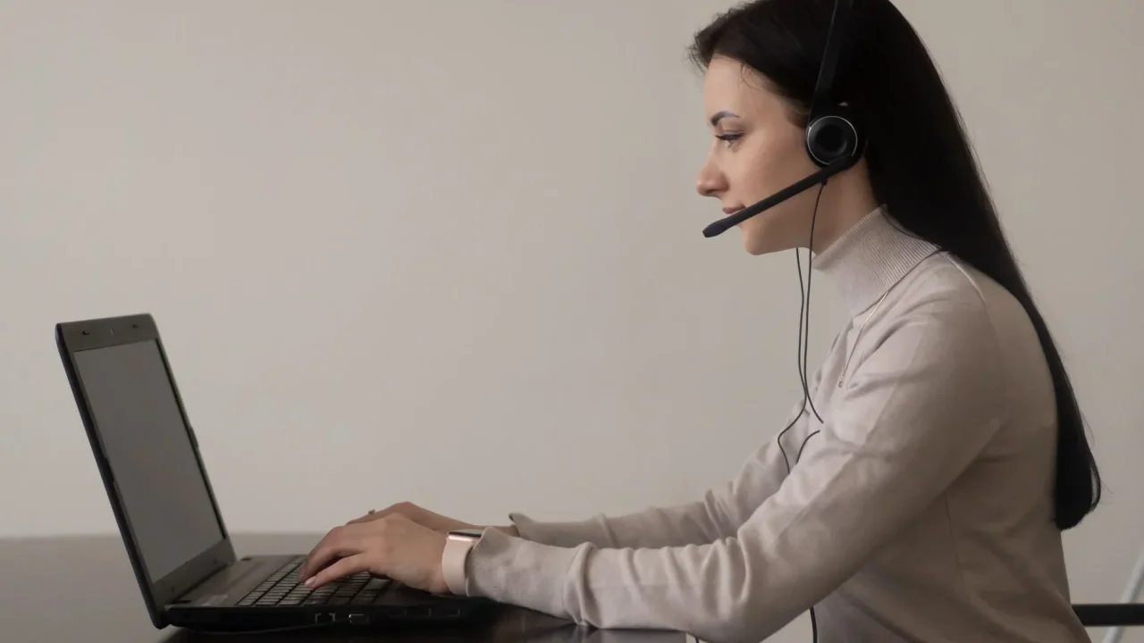 How To Get A Remote Customer Service Job