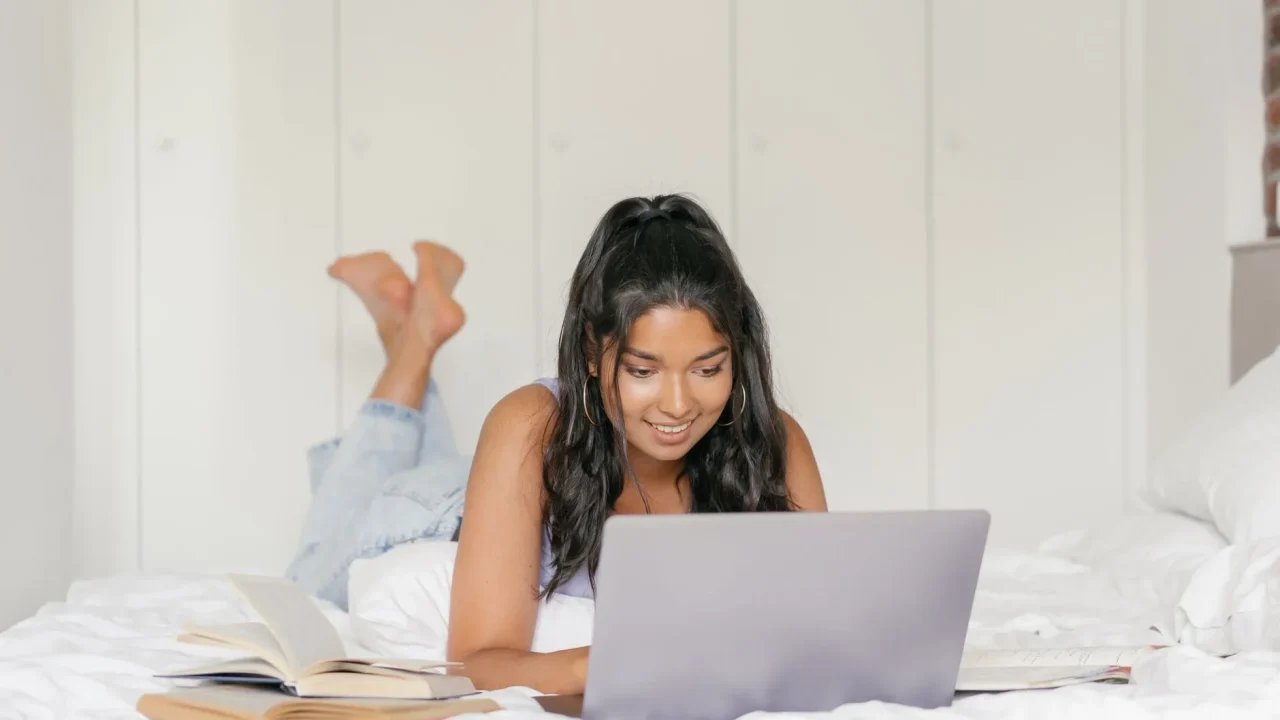 Laptop Study Online Learning